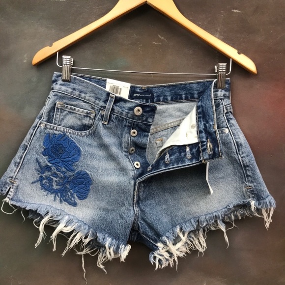 Levi’s Cheeky High-Rise Denim Shorts - Size 31 NWT - Picture 2 of 13